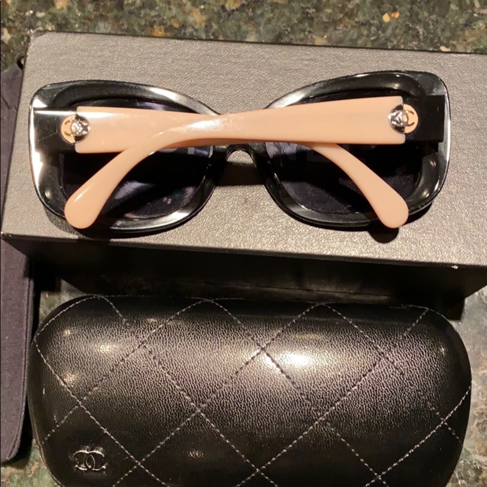 Chanel sunglasses - Picture 3 of 6